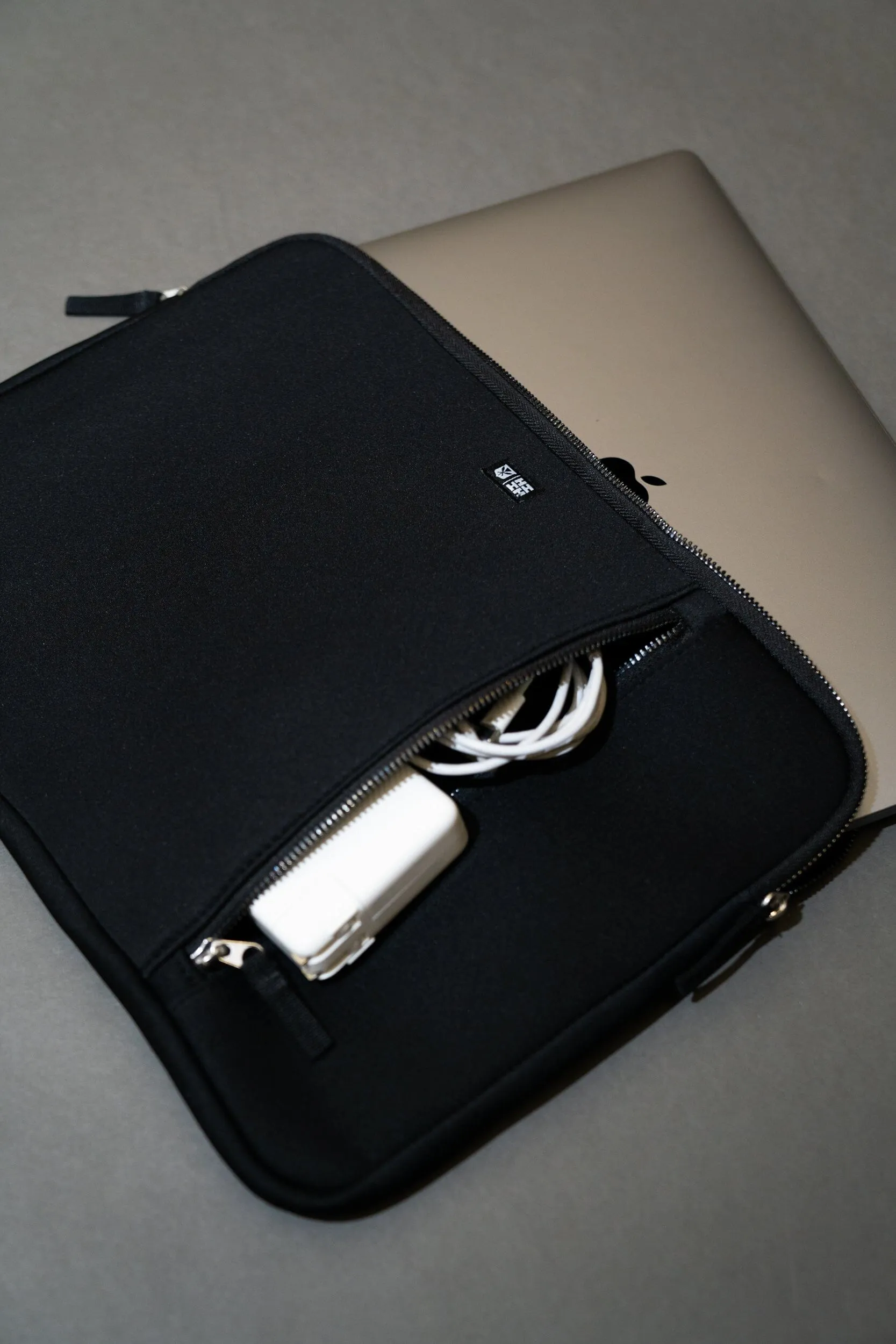 BLACK NEOPRENE LAPTOP SLEEVES