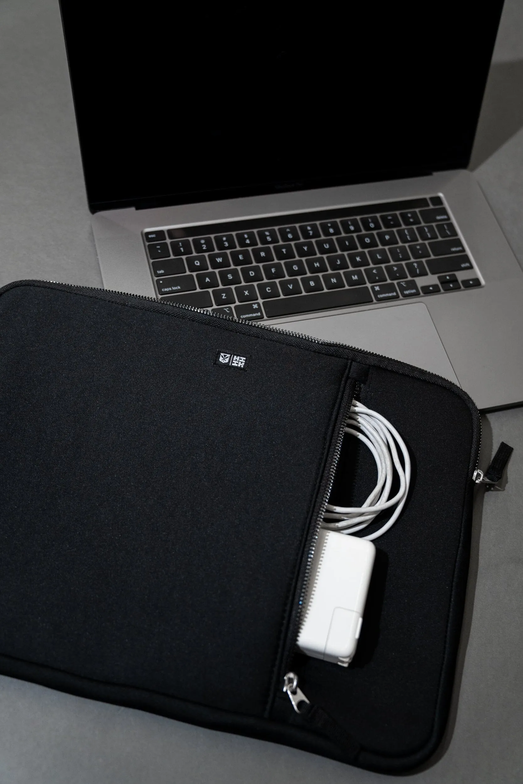 BLACK NEOPRENE LAPTOP SLEEVES