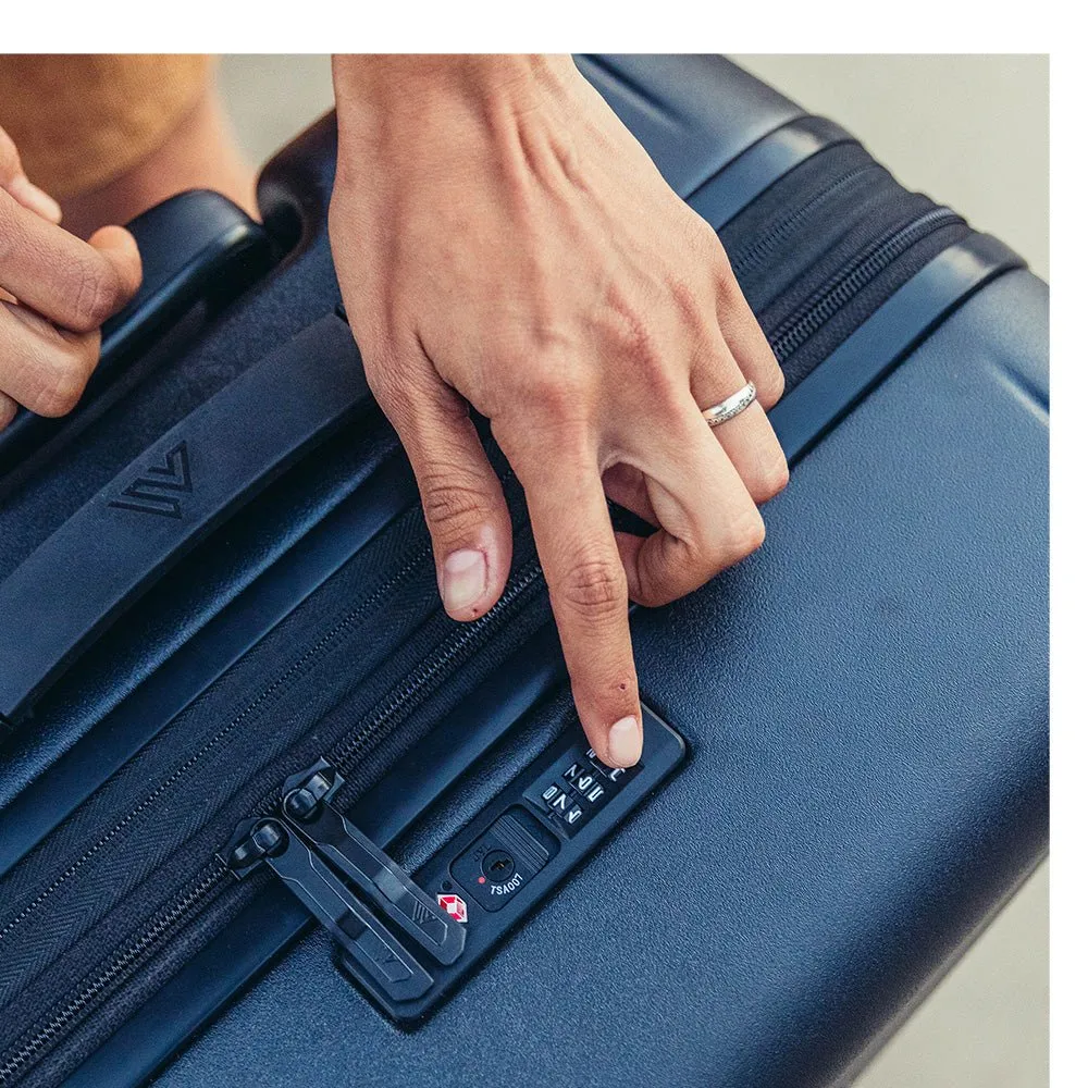 QUADRO HARDCASE 28" WHEELED LUGGAGE